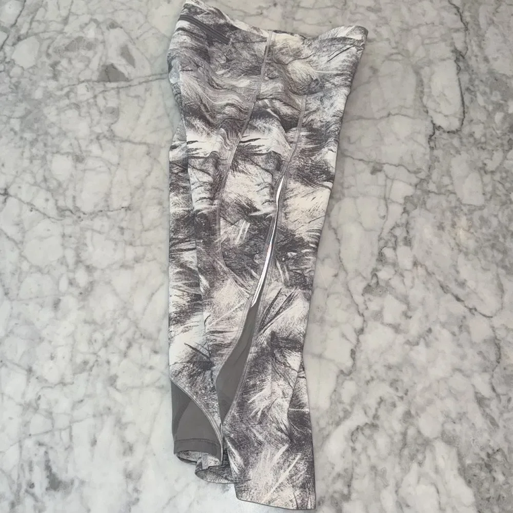 NWT LULULEMON ATHLETICA PACE PERFECT CROP 4